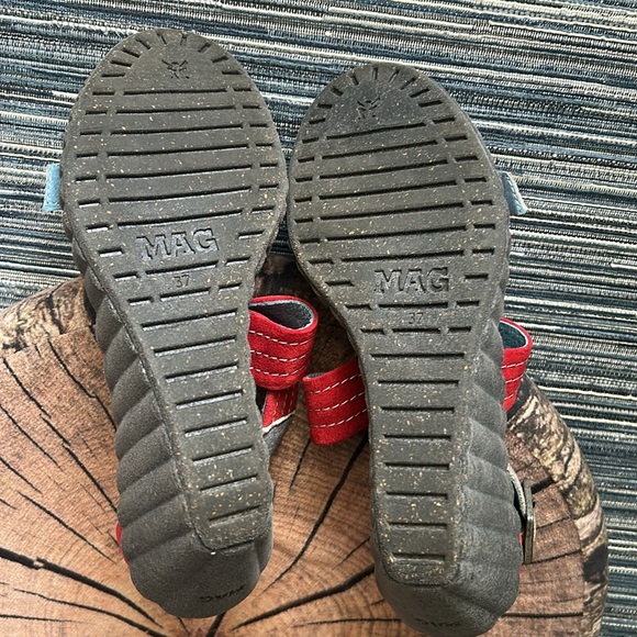MAG Size 6.5 Red and Grey Wedge Sandals - Picture 7 of 8